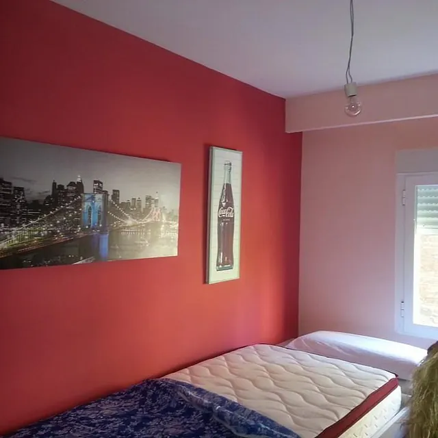 Goterapid habitación con paredes pintadas